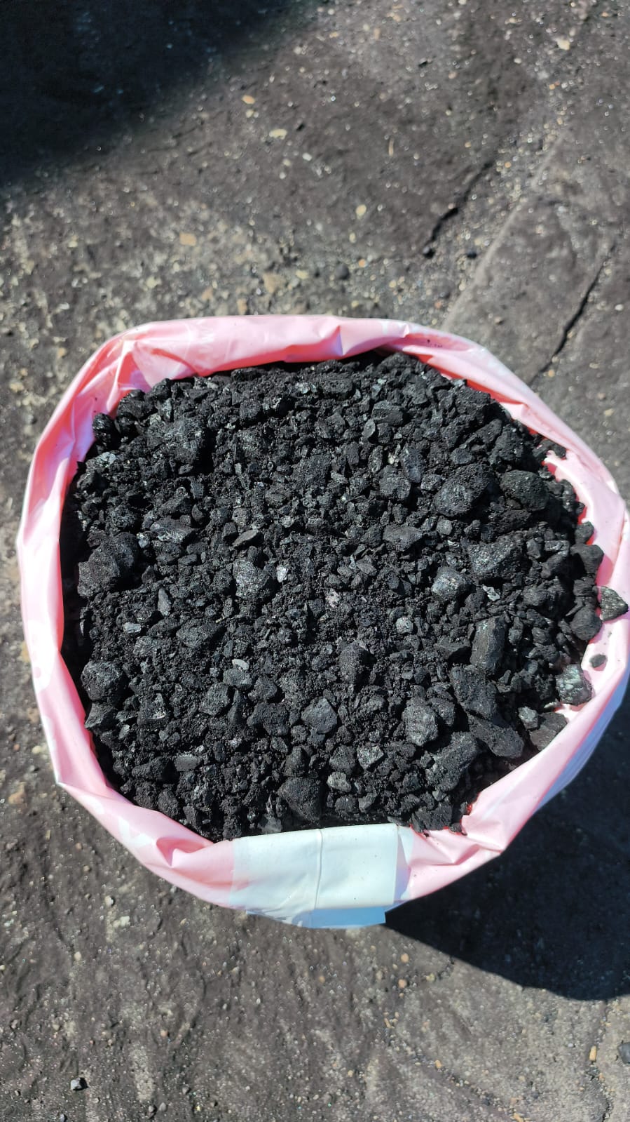 Miał Saturn w otwartym worku - widoczna drobna frakcja